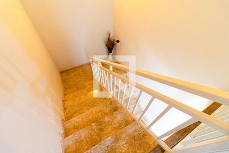 Casa de condomínio para alugar com 143m², 3 quartos e 3 vagas Casa de condomínio para alugar com 143m², 3 quartos e 3 vagasEscada