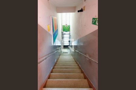 Apartamento para alugar com 70m², 2 quartos e sem vagaEscadas