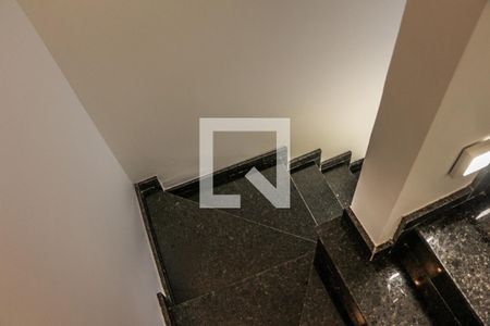 Escada de casa à venda com 4 quartos, 202m² em Penha de França, São Paulo