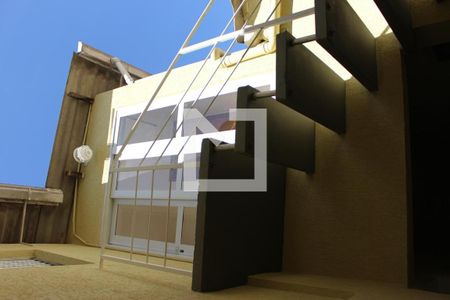 Casa para alugar com 80m², 4 quartos e sem vagaescada