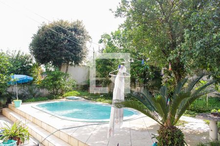 Casa à venda com 220m², 3 quartos e 2 vagas Casa à venda com 220m², 3 quartos e 2 vagasÁrea externa