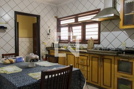 Casa à venda com 220m², 3 quartos e 2 vagas Casa à venda com 220m², 3 quartos e 2 vagasCozinha