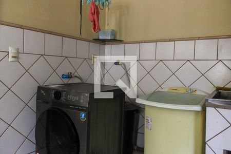 Casa à venda com 220m², 3 quartos e 2 vagas Casa à venda com 220m², 3 quartos e 2 vagasLavanderia