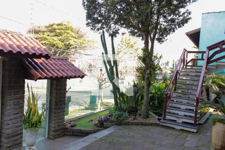 Casa à venda com 220m², 3 quartos e 2 vagas Casa à venda com 220m², 3 quartos e 2 vagasFachada