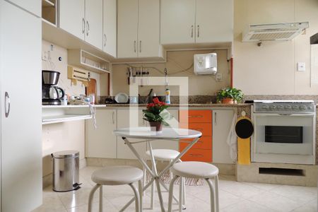 Apartamento à venda com 70m², 2 quartos e 1 vagaCozinha - Armários