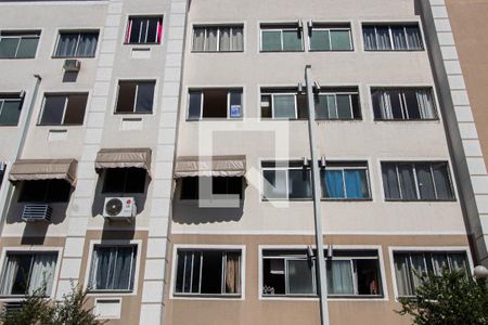 Apartamento para alugar com 48m², 2 quartos e 1 vaga Apartamento para alugar com 48m², 2 quartos e 1 vagaVista do Adesivo de Aluguel