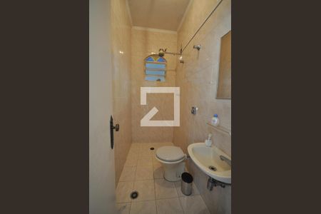 Casa à venda com 420m², 4 quartos e 8 vagasBanheiro de serviço