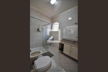 Casa à venda com 420m², 4 quartos e 8 vagasBanheiro da Suíte 2