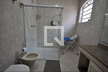 Casa à venda com 420m², 4 quartos e 8 vagasBanheiro da Suíte 2