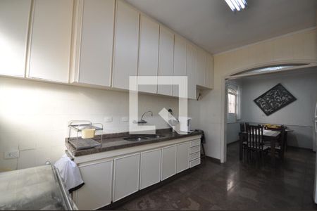 Casa à venda com 420m², 4 quartos e 8 vagasCozinha