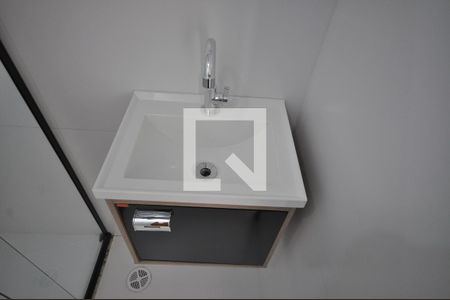 Banheiro de kitnet/studio à venda com 1 quarto, 24m² em Vila Mazzei, São Paulo