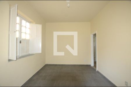 Sala de casa para alugar com 2 quartos, 110m² em Bento Ribeiro, Rio de Janeiro
