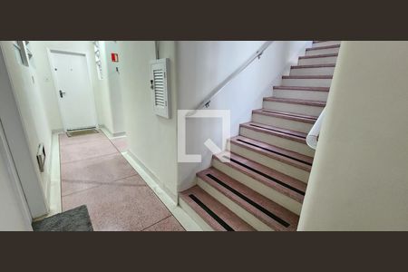 Apartamento para alugar com 58m², 1 quarto e 1 vagaEscada