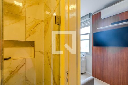 Banheiro de kitnet/studio para alugar com 1 quarto, 25m² em Centro Histórico, Porto Alegre