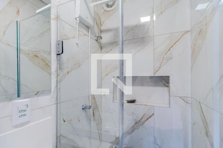 Banheiro de kitnet/studio para alugar com 1 quarto, 25m² em Centro Histórico, Porto Alegre