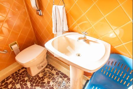 Casa para alugar com 550m², 4 quartos e 4 vagasBanheiro 1