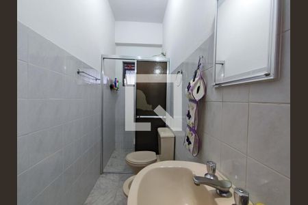 Casa à venda com 174m², 4 quartos e 6 vagasEdícula - Banheiro