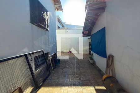 Casa à venda com 174m², 4 quartos e 6 vagasCorredor Quintal
