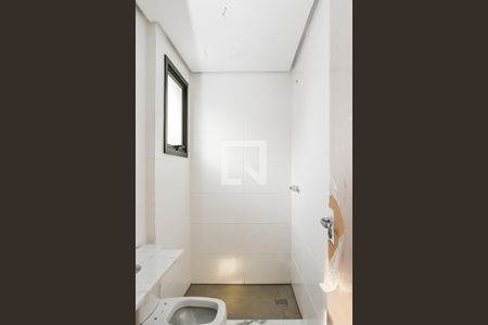 Banheiro da Suíte de apartamento para alugar com 2 quartos, 64m² em Passo da Areia, Porto Alegre