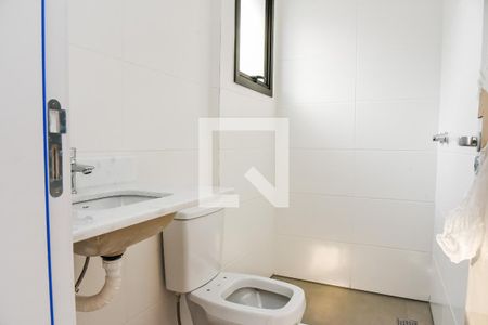 Banheiro da Suíte de apartamento para alugar com 2 quartos, 64m² em Passo da Areia, Porto Alegre