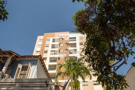 Apartamento para alugar com 56m², 2 quartos e 1 vaga Apartamento para alugar com 56m², 2 quartos e 1 vagaFachada