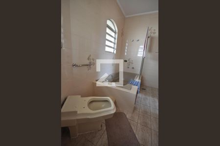 Casa para alugar com 600m², 3 quartos e 6 vagasBanheiro da Suíte