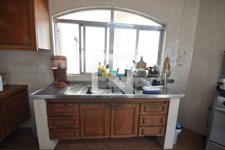 Casa para alugar com 600m², 3 quartos e 6 vagasCozinha