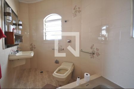 Casa para alugar com 600m², 3 quartos e 6 vagasBanheiro da Suíte