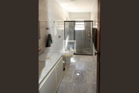 Casa à venda com 400m², 3 quartos e 3 vagasBanheiro da Suíte