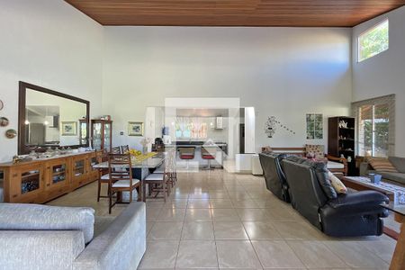 Sala de casa de condomínio à venda com 3 quartos, 222m² em Estância das Amendoeiras, Lagoa Santa
