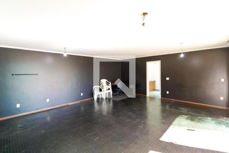 Casa à venda com 380m², 3 quartos e 8 vagasSalão