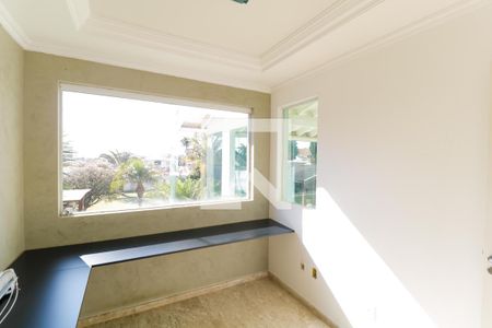 Casa à venda com 380m², 3 quartos e 8 vagasEscritório