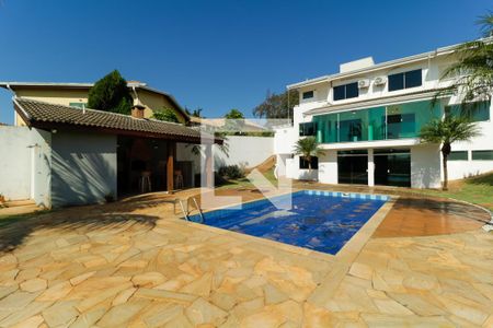 Casa à venda com 380m², 3 quartos e 8 vagasQuintal