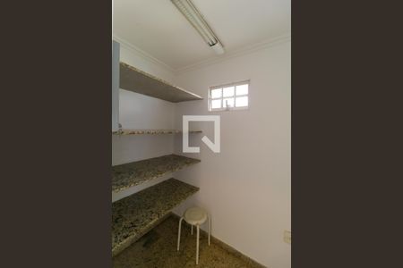 Casa à venda com 380m², 3 quartos e 8 vagasDespensa