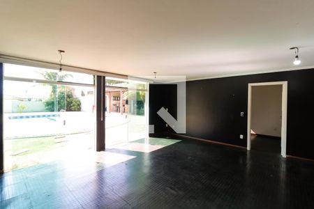 Casa à venda com 380m², 3 quartos e 8 vagasSalão