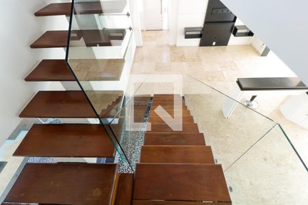 Casa à venda com 380m², 3 quartos e 8 vagasEscada