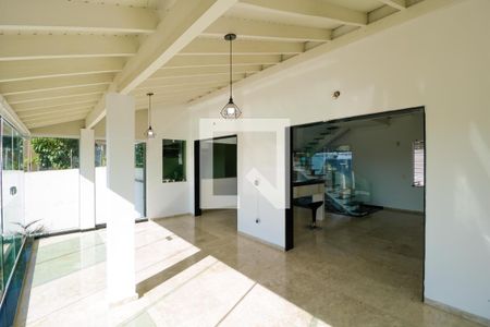 Casa à venda com 380m², 3 quartos e 8 vagasSalas