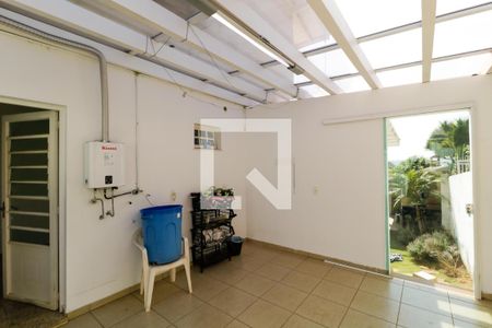 Casa à venda com 380m², 3 quartos e 8 vagasÁrea de Serviço