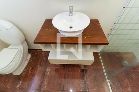 Casa à venda com 380m², 3 quartos e 8 vagasBanheiro da Suíte 02