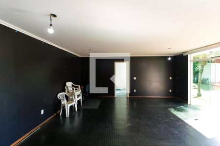 Casa à venda com 380m², 3 quartos e 8 vagasSalão