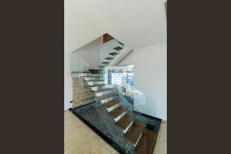 Casa à venda com 380m², 3 quartos e 8 vagasEscada