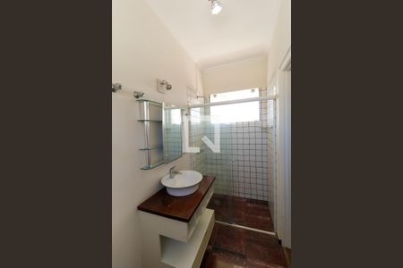 Casa à venda com 380m², 3 quartos e 8 vagasBanheiro da Suíte 02