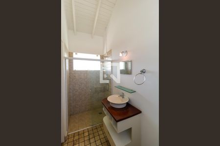 Casa à venda com 380m², 3 quartos e 8 vagasBanheiro da Suíte 01