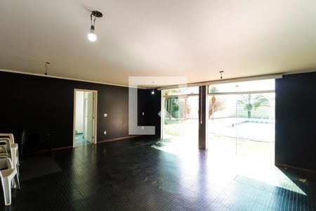 Casa à venda com 380m², 3 quartos e 8 vagasSalão