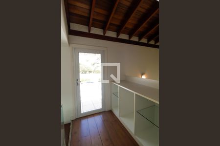 Casa à venda com 380m², 3 quartos e 8 vagasCorredor