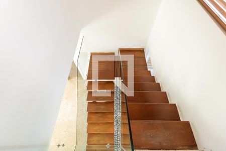 Casa à venda com 380m², 3 quartos e 8 vagasEscada