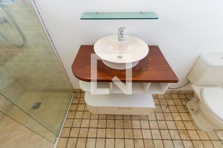 Casa à venda com 380m², 3 quartos e 8 vagasBanheiro da Suíte 01