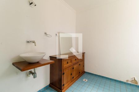 Casa à venda com 380m², 3 quartos e 8 vagasBanheiro 01