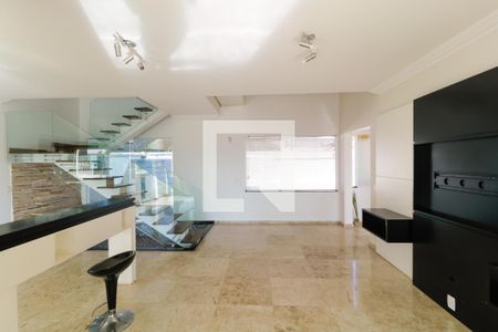 Casa à venda com 380m², 3 quartos e 8 vagasSalas