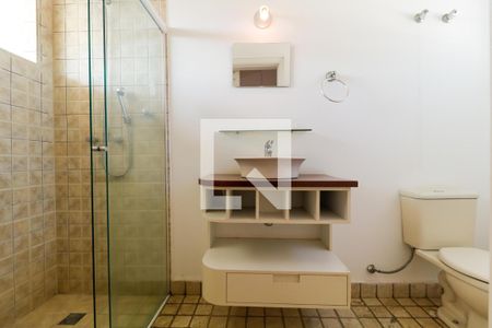 Casa à venda com 380m², 3 quartos e 8 vagasBanheiro da Suíte 01